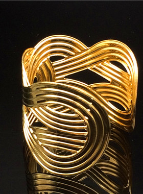 欧美夜店演出夸张宽手