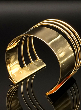 欧美夸张风合金个性宽街拍款手链