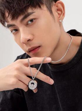 小王子圆面钛钢男吊坠