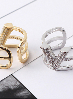 彩衣阁时尚镶钻字母V戒指漂亮三圈开口指环流行酷男女饰品金属戒