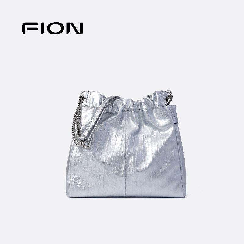 Fion/菲安妮流浪包新款真皮水桶包通勤单肩斜挎包垃圾袋包包女,淘宝优惠券,粉丝福利购,淘宝优惠卷