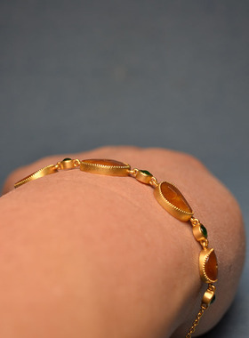 红皮黄沁籽料铜钱经典款淑女手链