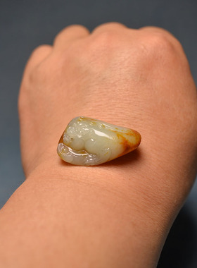 和田玉红皮独籽貔貅吊坠戒面手牌