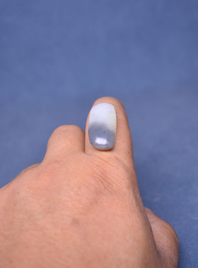 长25和田玉红皮青花籽料手牌戒面