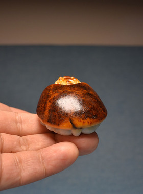 枣红皮白玉独籽料龙龟把件腰挂件