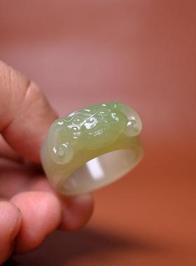 内径23翠青白玉兽面扳指戒指32码