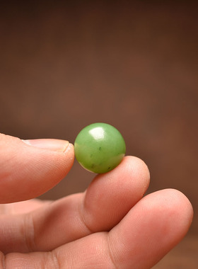 卡14碧玉籽料苹果绿圆珠吊坠配珠