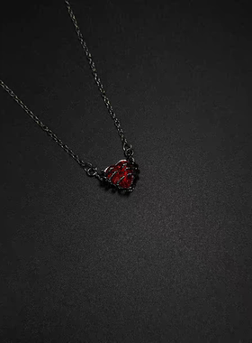 骷髅项链女暗黑系小众个性血红爱心鬼爪项链复古哥特个性锁骨链