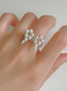 白月光珍珠色调蝴蝶结戒指