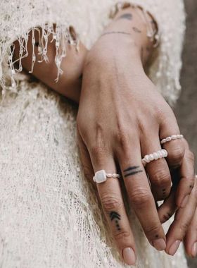 欧美叠戴不规则珍珠戒指女 金豆米珠巴洛克珍珠弹力戒指批发