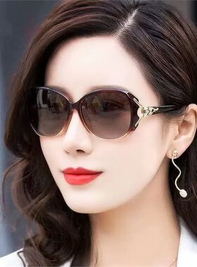 2026新款时尚偏光太阳镜欧美女士高级感优雅镶钻小框墨镜女厂家