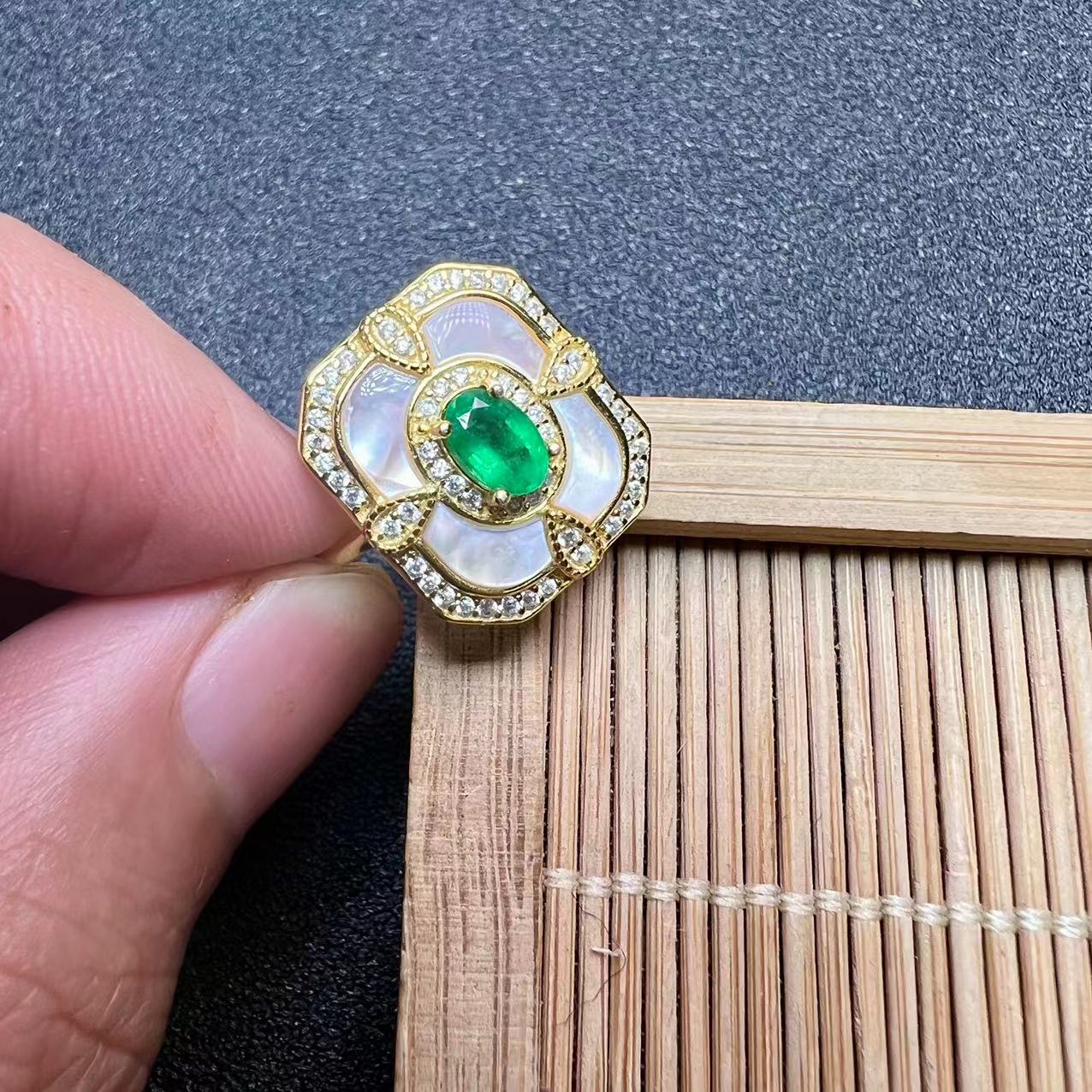 Natural emerald mother-of-pearl ring 4 x 6 925 silver finely inlaid with natural colored gemstones jewelry fashion gemstones