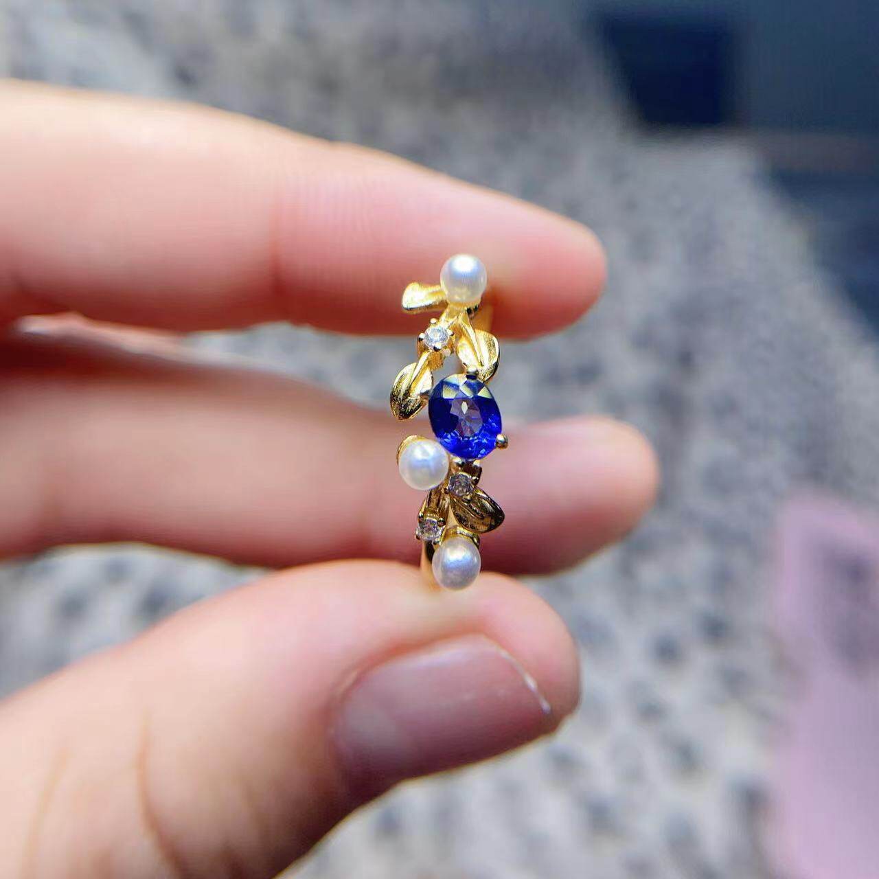 Natural unfired Sri Lankan royal blue sapphire ring 4 times 5925 silver finely inlaid with natural colored gemstones