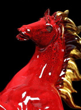 陶瓷创意马摆件招财马工艺品客厅办公室装饰红色马到成功开业礼品