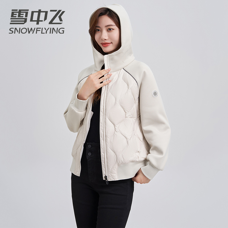 雪中飞鹅绒羽绒服女短款秋冬新款时尚连帽拼接保暖卫衣菱形格外套 - 图3