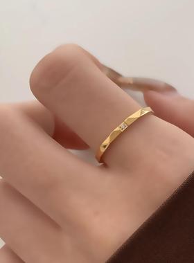 简约水波纹细v型镶钻钛钢戒指