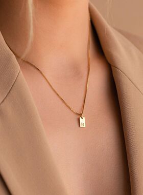 新品26字母小方块项链女不锈钢简约方形吊坠盒子锁骨链