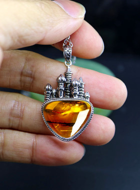 宏利蜜蜡琥珀三角形16*20项坠