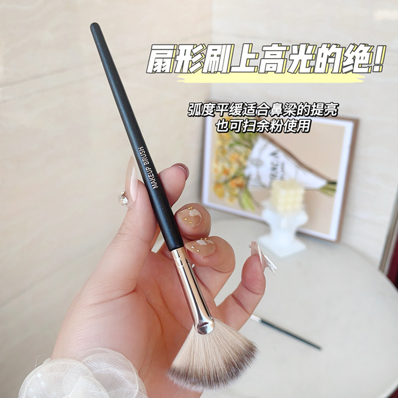 化妆刷超软蓬松不吃粉初学者粉底液眼影修容刷学生平价美妆工具 - 图1