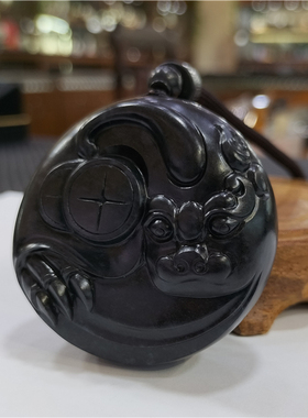小石头墨玉籽料貔貅把件