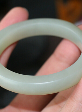 籽料细腻手镯新疆和田玉