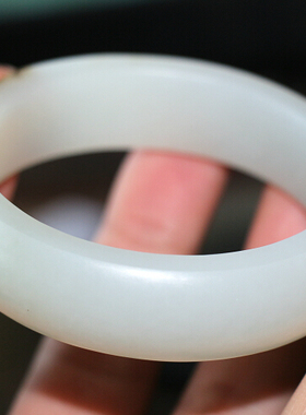 和田一级白玉籽料老熟的带翠料子