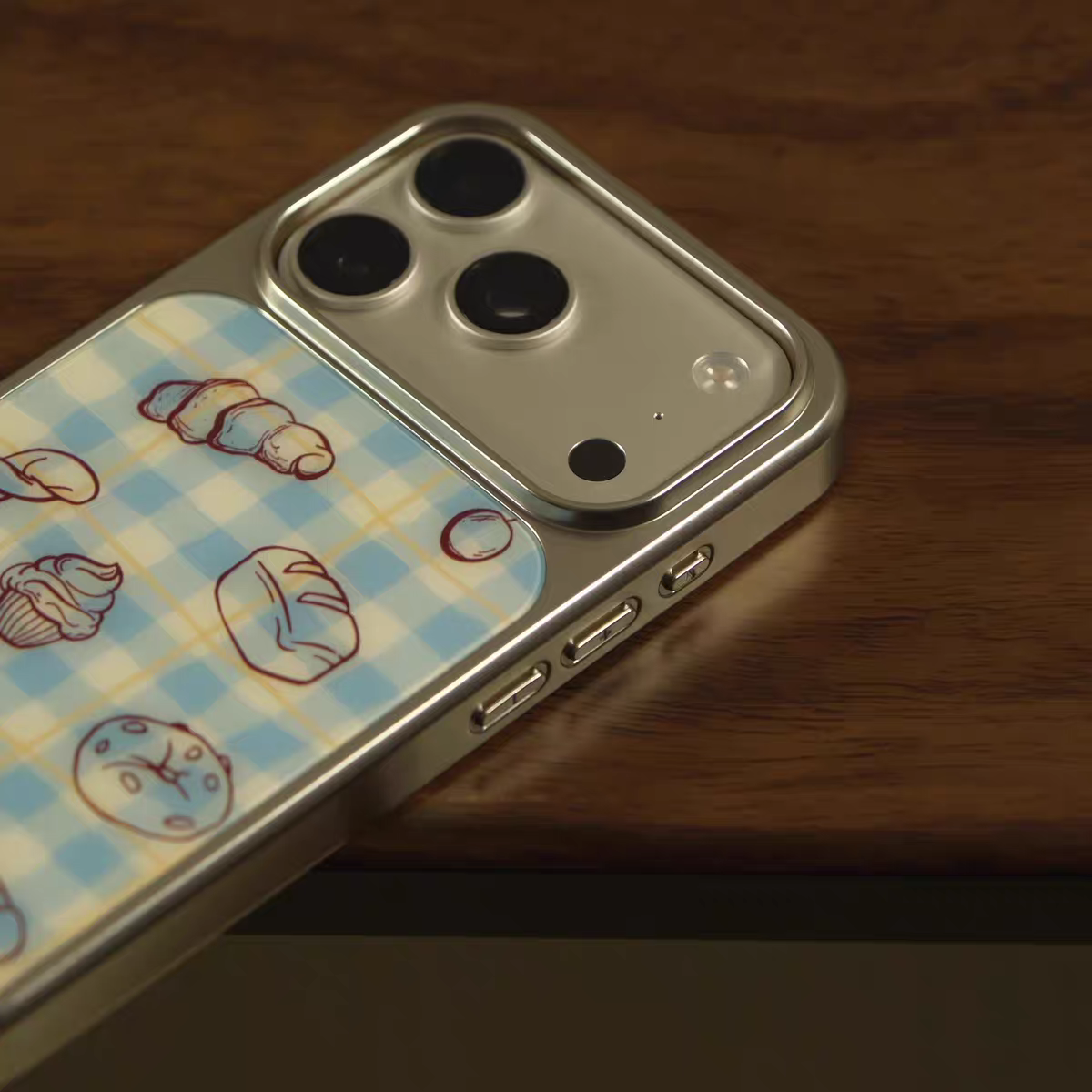 ins小众蓝色面包插画电镀银边适用苹果iPhone17promax手机壳16pro小米14Pro保护套华为mate60P70三星S23软壳,淘宝优惠券,粉丝福利购,淘宝优惠卷