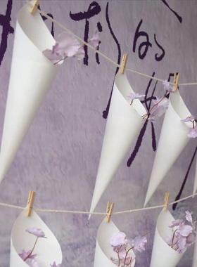 纸艺七彩挂花环婚礼场景墙布置