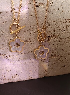 通体钛钢  冷淡风ot链白贝母花朵扣项链女简约轻奢百搭配饰感