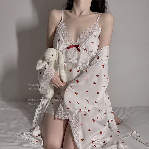 纯情甜莓 蕾丝吊带含胸垫可爱睡裙居家睡衣女冰丝绸睡袍两件套 - 图0