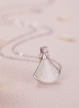 轻奢S925纯银时尚百搭天然母贝小裙子吊坠项链小众轻奢扇形锁骨链