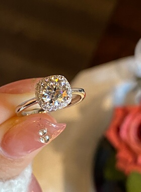 正品莫桑石钻戒女士公主方纯银1克拉情侣婚戒求婚结婚小方糖戒指