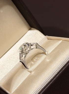 设计师S925纯银 5克拉鸽子蛋三石钻戒蛋形椭圆钻仿真钻爆闪冰花切