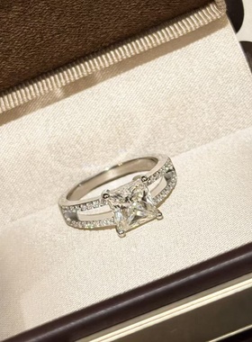 设计师通体s925个性设计爆闪正方钻戒双排钻设计感感仿真钻微黄