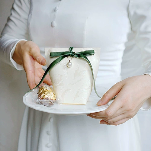 Маленькая зеленая белая красная коробка, французский стиль