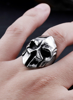 骷髅头盔日韩风霸气钛钢男士戒指
