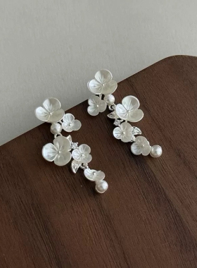 精致花卉珍珠耳钉复古自然灵动柔美线条耳环高级时尚日常优雅耳饰