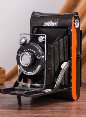 酒吧橱窗陈列美式风拍摄照相机