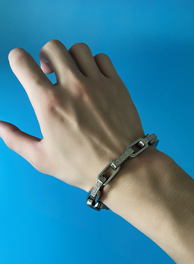 不掉色粗款雏菊钛钢手链男潮