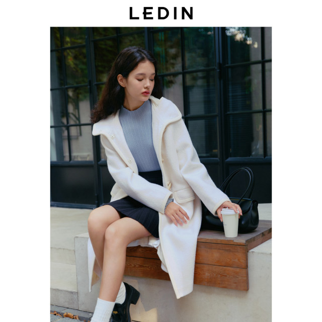 Leting Korean girly style long hooded horn button coat for women winter sheep wool coat