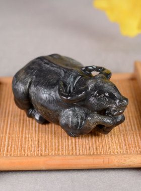 亏爆啦和田玉青花籽料雕工精湛题材清晰玉质结构紧致牛把件摆件SX