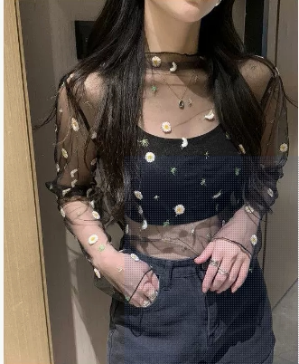 Blouse ຕາຫນ່າງຂອງແມ່ຍິງທີ່ມີເຄື່ອງນຸ່ງປ້ອງກັນແສງແດດ