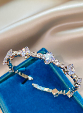 轻奢闪钻手环小众设计感气质可调节精致手镯手链女甜美高级感手饰