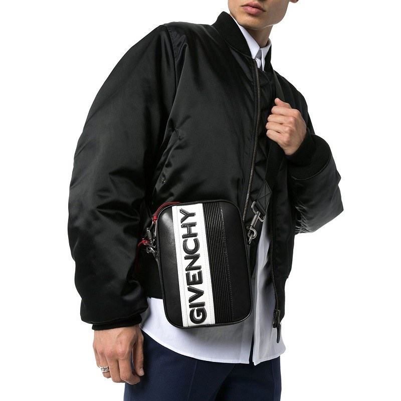  银泰百货精品男士包袋