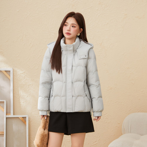采多宝大码女装胖mm2025冬季新款立领连帽显瘦气质肌理感羽绒服 - 图1