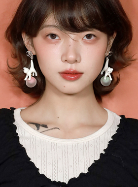 西迟原创设计树脂女白色猫咪耳环