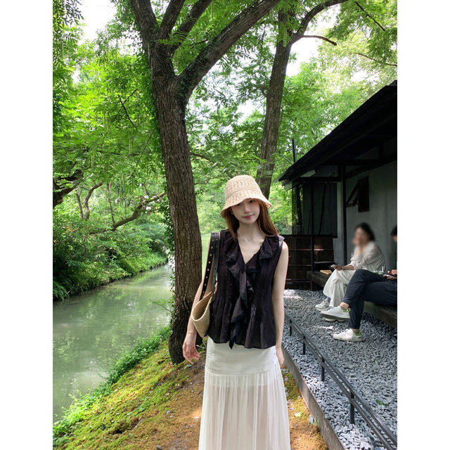 ການຂາຍຍົກເລິກ Audrey ສີດໍາ lace stitching exquisite sleeveless ເທິງສຸດຮ້ອນຂອງຝຣັ່ງສູງ