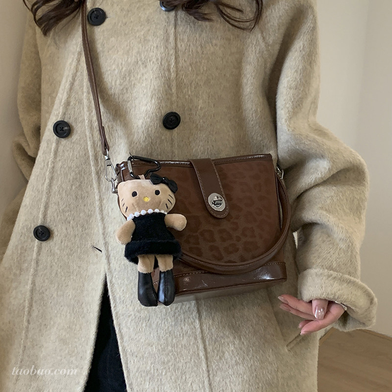 复古小众豹纹包包女2025新款时尚百搭斜挎包精致超火手提包水桶包,淘宝优惠券,粉丝福利购,淘宝优惠卷