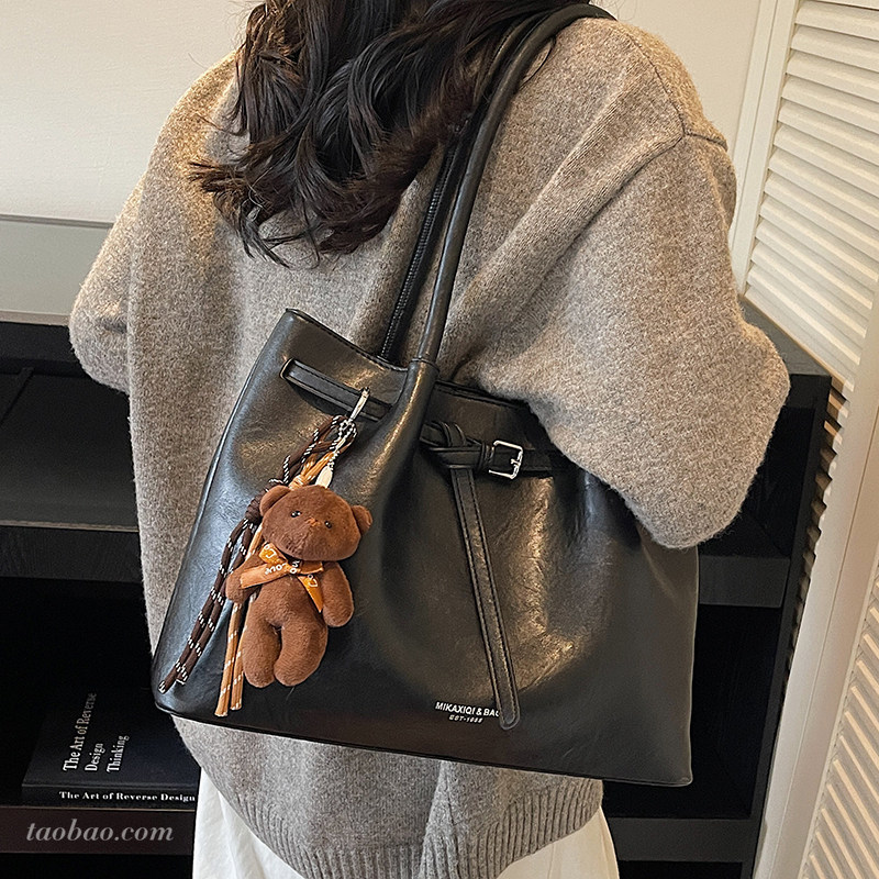 高级质感复古大容量包包女2025新款时尚通勤单肩包手提托特水桶包,淘宝优惠券,粉丝福利购,淘宝优惠卷