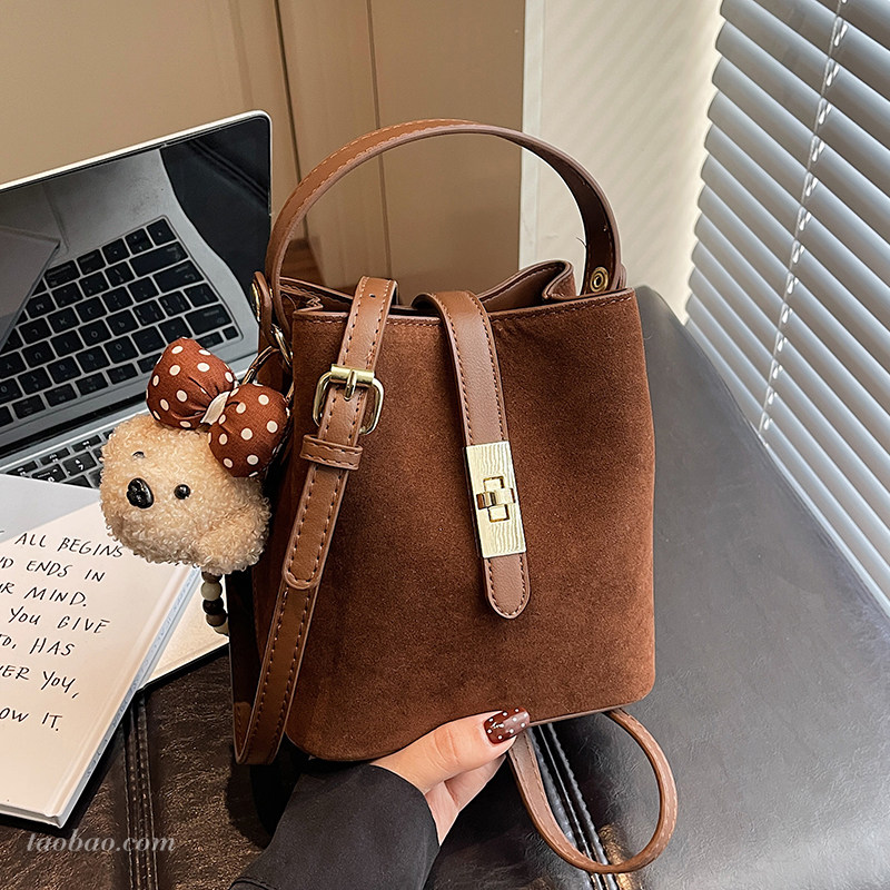 复古磨砂包包女2026新款时尚百搭斜挎包流行爆款手提水桶包小拎包,淘宝优惠券,粉丝福利购,淘宝优惠卷